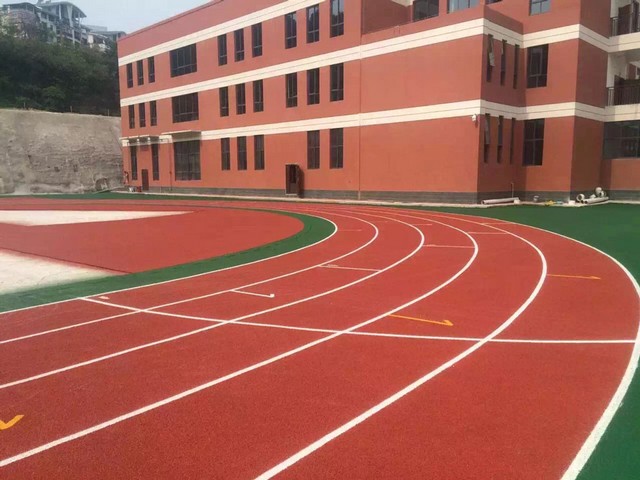 復合型與透氣型塑膠跑道的區(qū)別